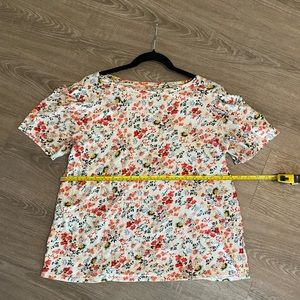 LOFT. Floral  T shirt. Size L.
